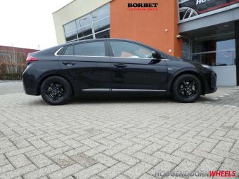 BORBET VELGEN F ZWART IN 15 INCH GEMONTEERD ONDER EEN HYUNDAI IONIQ