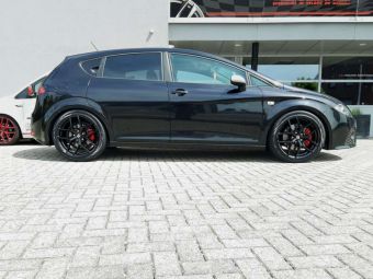 BORBET VELGEN Y GLANS ZWART IN 18 INCH GEMONTEERD ONDER EEN SEAT LEON