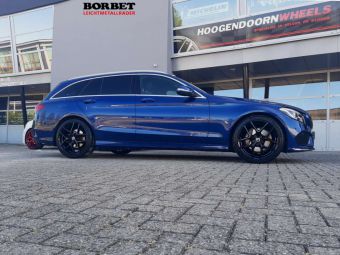 BORBET Y VELGEN IN HET ZWART EN 19 INCH GEMONTEERD ONDER EEN MERCEDES C KLASSE 