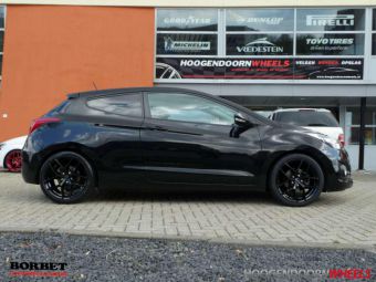 BORBET VELGEN Y GLOSSY BLACK IN 18 INCH GEMONTEERD ONDER EEN HYUNDAI I30