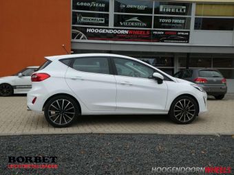 BORBET VELGEN BL4 ZWART GEPOLIJST ONDER EEN NIEUW MODEL FIESTA MET 215/45/17