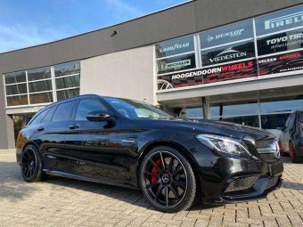 WINTERWIELEN SET VOOR DEZE SCHITTERENDE MERCEDES C63 AMG S BORBET 19 INCH BREEDSET 