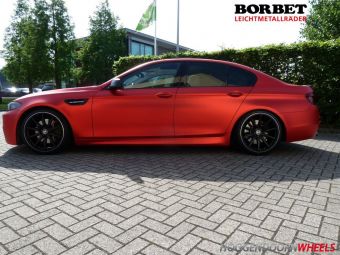 BMW M5 MET BREEDSET 8.5 en 10 x 20 BORBET VELGEN GTX ZWART GEPOLIJST