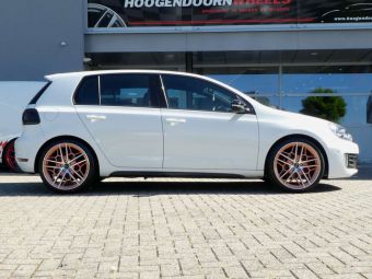 BORBET VELGEN GTY IN COPPER POLISHED GEMONTEERD ONDER EEN VOLKSWAGEN GOLF 