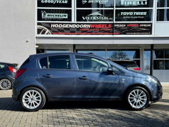 BORBET BL4 SILVER IN 16 INCH GEMONTEERD ONDER EEN OPEL CORSA D