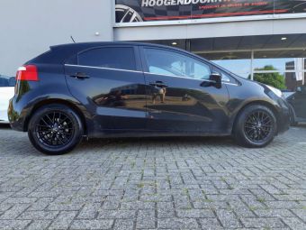 BORBET VELGEN KOPEN BS4 MATT BLACK IN 15 INCH GEMONTEERD ONDER EEN KIA RIO 