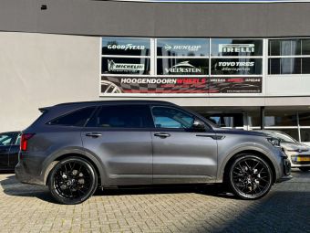 BORBET VELGEN BY IN 21 INCH EN MATT BLACK GEMONTEERD ONDER EEN KIA SORENTO 