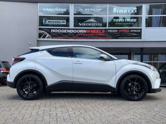 BORBET Y VELGEN BLACK IN 18 INCH GEMONTEERD ONDER EEN TOYOTA CH-R