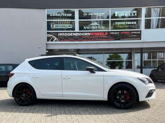 BORBET VELGEN Y GLOSSY BLACK IN 19 INCH GEMONTEERD ONDER EEN SEAT LEON 