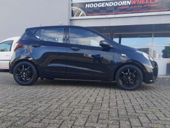 BORBET VELGEN LV4 BLACK IN 15 INCH GEMONTEERD ONDER EEN HYUNDAI I10