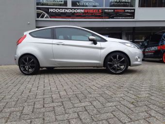 BORBET LV4 ANTRACIET IN 17 INCH GEMONTEERD ONDER EEN FORD FIESTA 