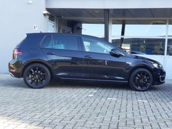 BORBET VELGEN RE BLACK IN 16 INCH GEMONTEERD ONDER EEN VW GOLF