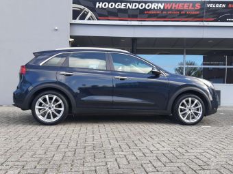 BORBET VELGEN RE IN 18 INCH BRILLIANT SILVER GEMONTEERD ONDER EEN KIA NIRO 