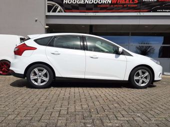 BORBET VELGEN T10 CRYSTAL SILVER IN 16 INCH GEMONTEERD ONDER EEN FORD FOCUS 