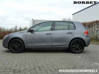 Borbet velgen type V in het zwart en in 17 inch gemonteerd onder een VW Golf VI