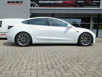 BORBET VTX GRAPHITE POLISHED IN 18 INCH GEMONTEERD ONDER EEN TESLA MODEL 3