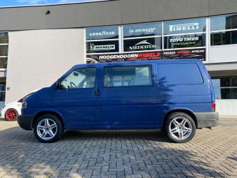 BORBET VELGEN XR 17 INCH ZILVER GEMONTEERD ONDER EEN VW T4