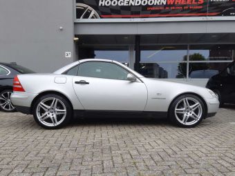 BORBET VELGEN XR ZILVER IN 18 INCH GEMONTEERD ONDER EEN MERCEDES SLK 