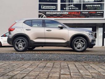 BORBET VELGEN XRT ANTRACIET GEPOLIJST IN 18 INCH GEMONTEERD ONDER EEN VOLVO XC40