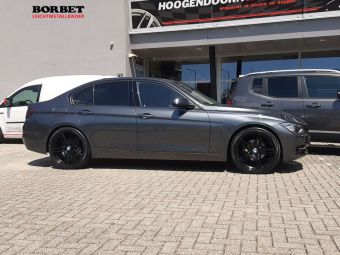 BORBET VELGEN XRT 20 INCH BLACK GEMONTEERD ONDER EEN BMW 3 SERIE 