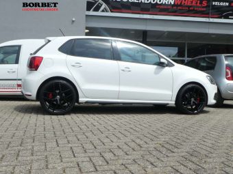 BORBET Y VELGEN BLACK IN 18 INCH GEMONTEERD ONDER EEN VOLKSWAGEN POLO 