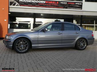 BORBET VELGEN TYPE Y IN TITAN EN 17 INCH MET WINTERBANDEN GEMONTEERD ONDER EEN BMW 3 SERIE originele BMW logo`s passen in dit wiel 