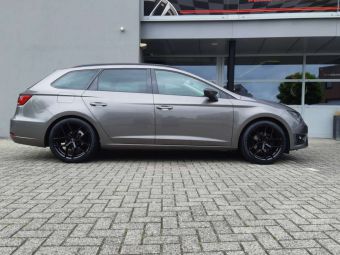 BORBET VELGEN Y GLOSSY BLACK IN 19 INCH GEMONTEERD ONDER EEN SEAT LEON 