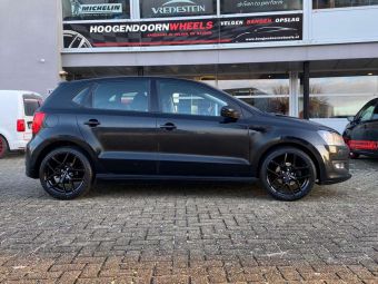 BORBET VELGEN TYPE Y ZWART 17 INCH GEMONTEERD ONDER EEN VOLKSWAGEN POLO 