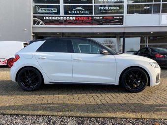 BORBET VELGEN Y BLACK IN 17 INCH MET WINTERBANDEN GEMONTEERD ONDER EEN AUDI A1