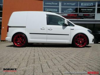 BORBET VELGEN Y CANDY APPLE RED 19 INCH GEMONTEERD ONDER EEN VW CADDY