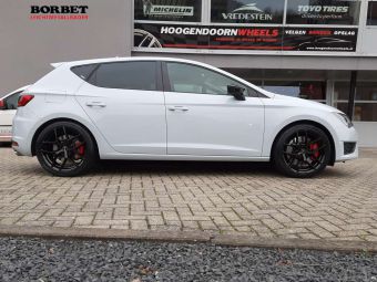 BORBET VELGEN Y GLANS ZWART IN 18 INCH GEMONTEERD ONDER EEN SEAT LEON CUPRA