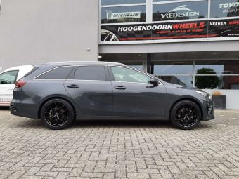 BORBET VELGEN Y IN GLOSSY BLACK EN IN 18 INCH GEMONTEERD ONDER EEN KIA CEED 