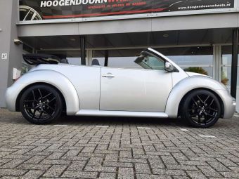 BORBET VELGEN Y ZWART IN 18 INCH GEMONTEERD ONDER EEN VOLKSWAGEN NEW BEETLE 