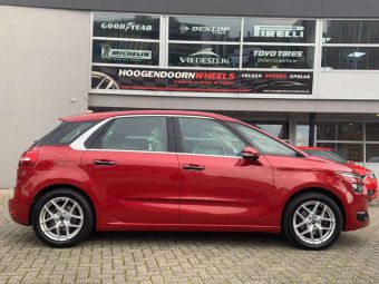 BORBET VELGEN Y SILVER GEMONTEERD IN 17 INCH ONDER EEN CITROEN C 4 PICASSO 