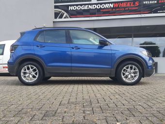 BORBET VELGEN Y ZILVER IN 16 INCH MET WINTERBANDEN GEMONTEERD ONDER EEN VW T CROSS 