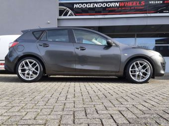 BORBET Y VELGEN SILVER 18 INCH GEMONTEERD ONDER EEN MAZDA 3