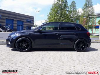 BORBET VELGEN Y GLOSSY BLACK IN 17 INCH GEMONTEERD ONDER EEN VOLKSWAGEN POLO 