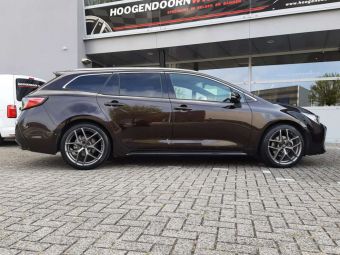 BORBET VELGEN T MATT TITAN IN 18 INCH GEMONTEERD ONDER EEN TOYOTA COROLLA 