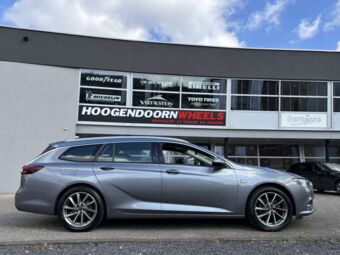 BORBET VTX GRAPHITE POLISHED IN 18 INCH GEMONTEERD ONDER EEN OPEL INSIGNIA