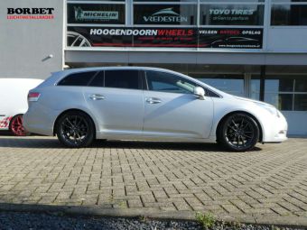 BORBET VELGEN W ANTRACIET IN 17 INCH GEMONTEERD ONDER EEN TOYOTA AVENSIS 