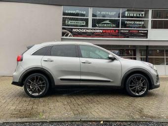 BORBET VELGEN W IN ANTRACIET 18 INCH GEMONTEERD ONDER EEN KIA NIRO 