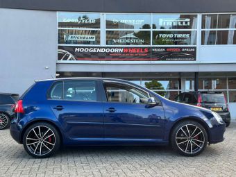 BORBET VELGEN W 18 INCH BLACK POLISHED GEMONTEERD ONDER EEN VOLKSWAGEN GOLF V