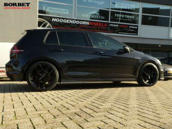 BORBET VELGEN Y ZWART IN 18 INCH MET WINTERBANDEN GEMONTEERD ONDER EEN VOLKSWAGEN GOLF 7 