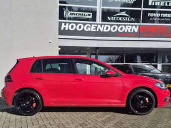 BORBET XRT BLACK IN 18 INCH GEMONTEERD ONDER EEN VOLKSWAGEN GOLF
