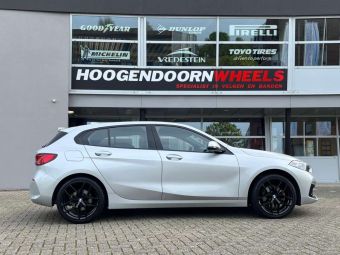 BORBET Y BLACK GLOSSY IN 18 INCH GEMONTEERD ONDER EEN BMW 1 SERIE