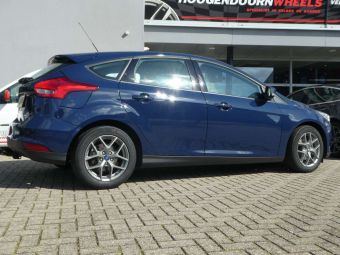 BORBET Y VELGEN 16 INCH IN MATT TITAN GEMONTEERD ONDER EEN FORD FOCUS 