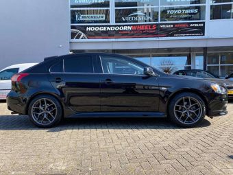 BORBET Y VELGEN MATT TITAN IN 18 INCH GEMONTEERD ONDER EEN MITSUBISHI LANCER 