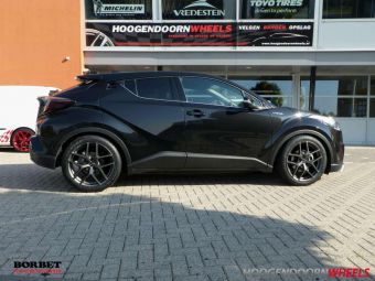 BORBET VELGEN Y TITAN IN 19 INCH GEMONTEERD ONDER EEN TOYOTA C HR 