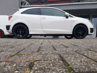 BORBET Y VELGEN BLACK IN 17 INCH GEMONTEERD ONDER EEN SEAT IBIZA