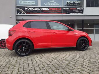 BORBET Y VELGEN BLACK IN 18 INCH GEMONTEERD MET WINTERBANDEN ONDER EEN VOLKSWAGEN POLO 